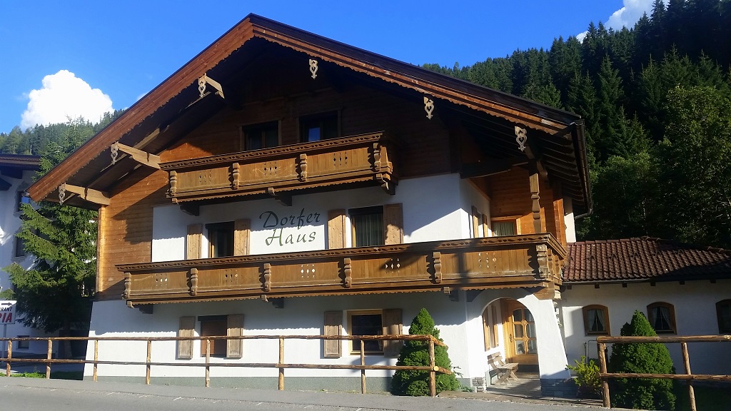 Dorfer Haus Gerlos Zillertal Arena.jpg