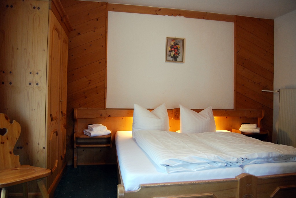 Dorfer Haus Gerlos ubytovani DZ 2.JPG
